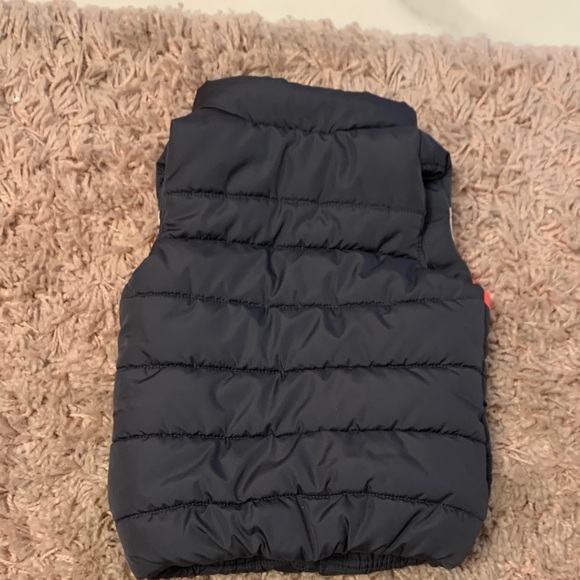 Puma Kids Vest - Black with Red and Cream Highlights - Picture 3 of 4